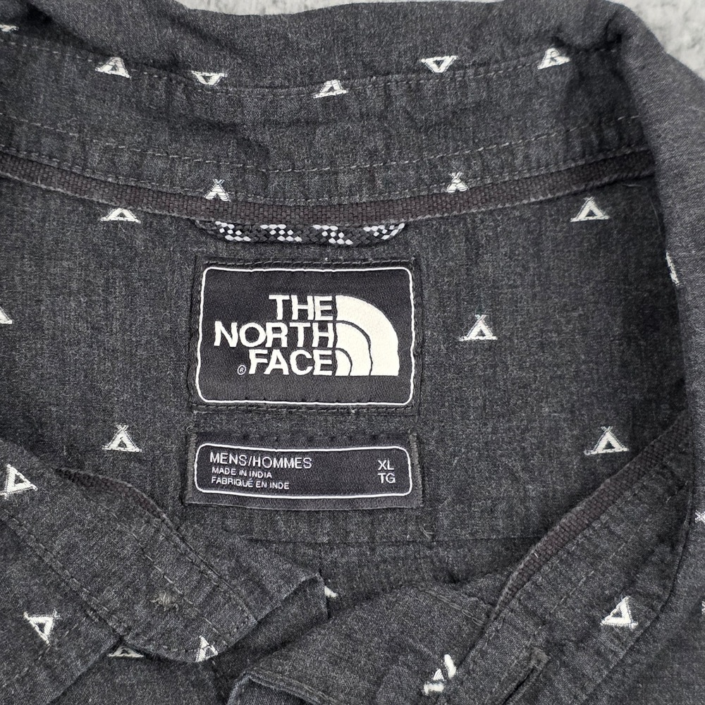 The North Face Mens XL Short Sleeve Button Up Shirt Gray Triangle tent print - Picture 3 of 9